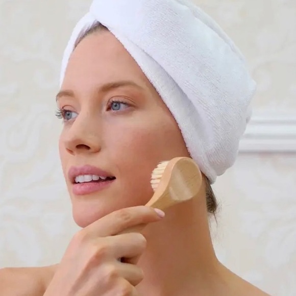 NWT DAILY CONCEPTS Soft Bristle, Daily Facial, Dry Facial Brush - Picture 7 of 7